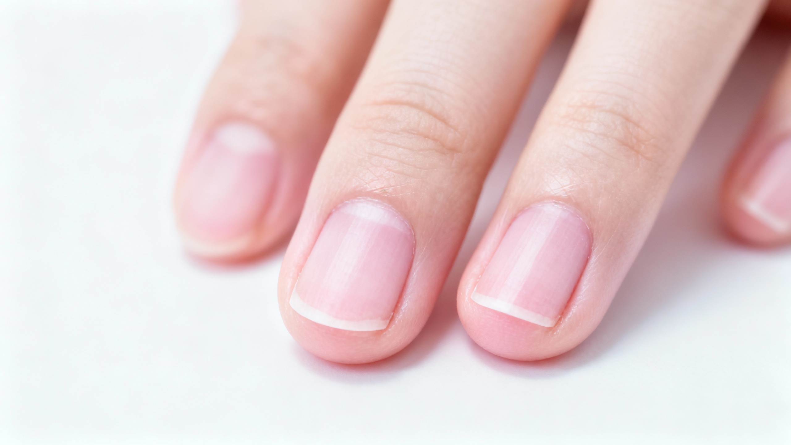 Featured image for Nail Mold vs Fungus: Which is More Dangerous and How to Deal with It